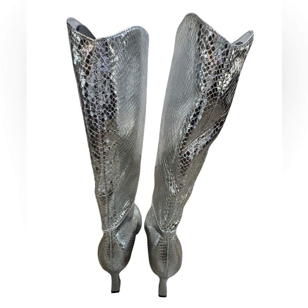 NWOT STEVE MADDEN Woman’s NEWLYN Silver Knee High Boot, 6M - Picture 8 of 13
